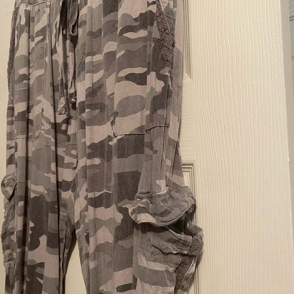 Gray camo pants - Picture 3 of 5